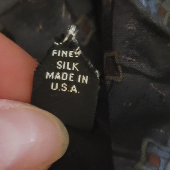 Robert Talbott Limited Edition Silk Tie for Neiman Marcus – Navy Blue Geometric - Picture 2 of 3